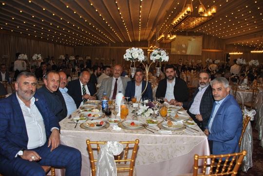 Günaydın Grup Yönetim Kurulu Başkanı Mustafa - Sultan Günaydın çiftinin kızları Dilara, Süleyman- Ayşe Emanet’in oğulları Ahmet, Mira Palas’ta düzenlenen görkemli düğün töreniyle dünya evine girdi.