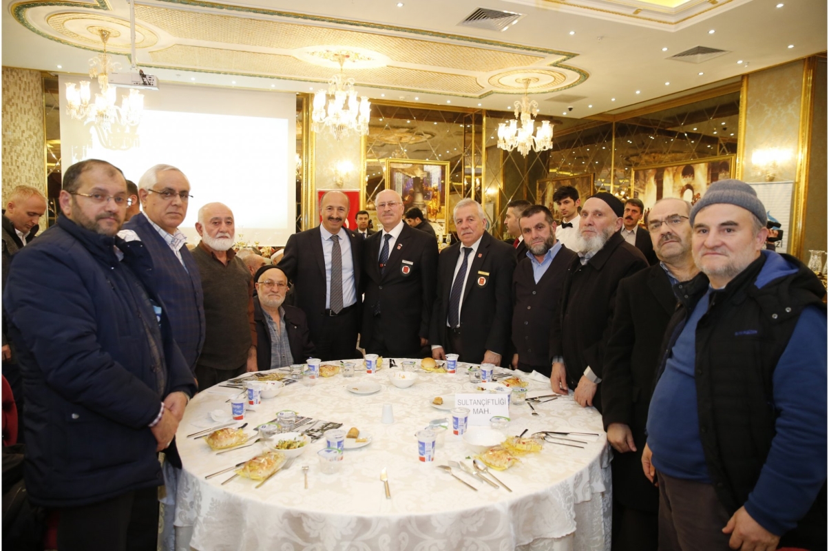 Sultangazi Belediyesi, Dünya Yaşlılar Günü öncesi Sultangazili çınarlarla biraraya geldi. Programda konuşma yapan Sultangazi Belediye Başkanı Cahit Altunay, derin bir tarihe ve köklü bir kültüre sahip olduğumuzu belirterek, “Bu kültürü oluşturan yaşlılarımıza şükran borçluyuz. Kültürümüzü yaşatabilmek, önümüzdeki nesillere aktarmak sorumluluğunu taşıyoruz” dedi.
