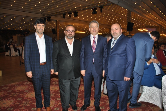 Günaydın Grup Yönetim Kurulu Başkanı Mustafa - Sultan Günaydın çiftinin kızları Dilara, Süleyman- Ayşe Emanet’in oğulları Ahmet, Mira Palas’ta düzenlenen görkemli düğün töreniyle dünya evine girdi.