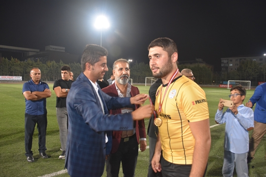 Sivas Kongresinin 100.Yılına ithafen düzenlenen futbol turnuvası Sultangazi Sivas Gençlik Platformu ve  (MADEF) Malatya Dernekler Federasyonu arasında oynanan Cumhuriyet Kupası maçı Cebeci Spor Kompleksinde gerçekleşti.
