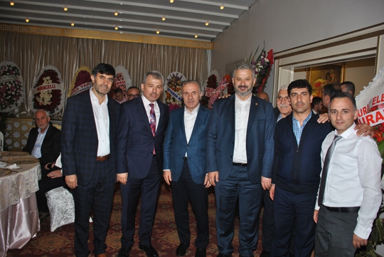 Günaydın Grup Yönetim Kurulu Başkanı Mustafa - Sultan Günaydın çiftinin kızları Dilara, Süleyman- Ayşe Emanet’in oğulları Ahmet, Mira Palas’ta düzenlenen görkemli düğün töreniyle dünya evine girdi.