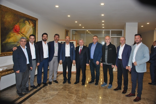 Günaydın Grup Yönetim Kurulu Başkanı Mustafa - Sultan Günaydın çiftinin kızları Dilara, Süleyman- Ayşe Emanet’in oğulları Ahmet, Mira Palas’ta düzenlenen görkemli düğün töreniyle dünya evine girdi.