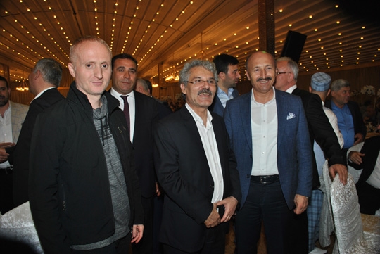 Günaydın Grup Yönetim Kurulu Başkanı Mustafa - Sultan Günaydın çiftinin kızları Dilara, Süleyman- Ayşe Emanet’in oğulları Ahmet, Mira Palas’ta düzenlenen görkemli düğün töreniyle dünya evine girdi.