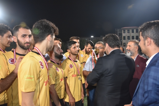 Sivas Kongresinin 100.Yılına ithafen düzenlenen futbol turnuvası Sultangazi Sivas Gençlik Platformu ve  (MADEF) Malatya Dernekler Federasyonu arasında oynanan Cumhuriyet Kupası maçı Cebeci Spor Kompleksinde gerçekleşti.