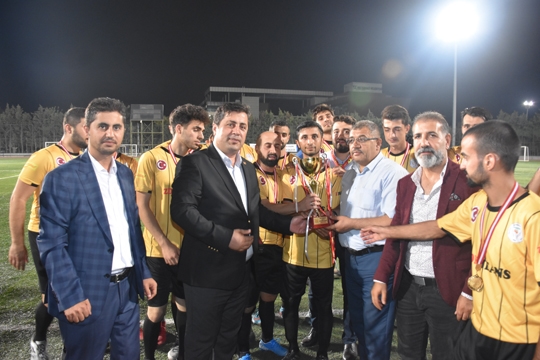 Sivas Kongresinin 100.Yılına ithafen düzenlenen futbol turnuvası Sultangazi Sivas Gençlik Platformu ve  (MADEF) Malatya Dernekler Federasyonu arasında oynanan Cumhuriyet Kupası maçı Cebeci Spor Kompleksinde gerçekleşti.
