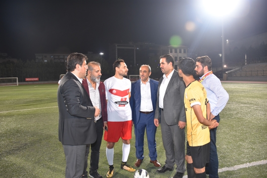 Sivas Kongresinin 100.Yılına ithafen düzenlenen futbol turnuvası Sultangazi Sivas Gençlik Platformu ve  (MADEF) Malatya Dernekler Federasyonu arasında oynanan Cumhuriyet Kupası maçı Cebeci Spor Kompleksinde gerçekleşti.