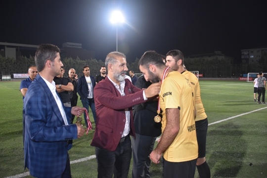 Sivas Kongresinin 100.Yılına ithafen düzenlenen futbol turnuvası Sultangazi Sivas Gençlik Platformu ve  (MADEF) Malatya Dernekler Federasyonu arasında oynanan Cumhuriyet Kupası maçı Cebeci Spor Kompleksinde gerçekleşti.