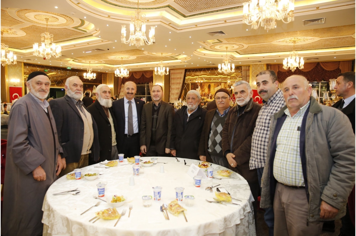Sultangazi Belediyesi, Dünya Yaşlılar Günü öncesi Sultangazili çınarlarla biraraya geldi. Programda konuşma yapan Sultangazi Belediye Başkanı Cahit Altunay, derin bir tarihe ve köklü bir kültüre sahip olduğumuzu belirterek, “Bu kültürü oluşturan yaşlılarımıza şükran borçluyuz. Kültürümüzü yaşatabilmek, önümüzdeki nesillere aktarmak sorumluluğunu taşıyoruz” dedi.