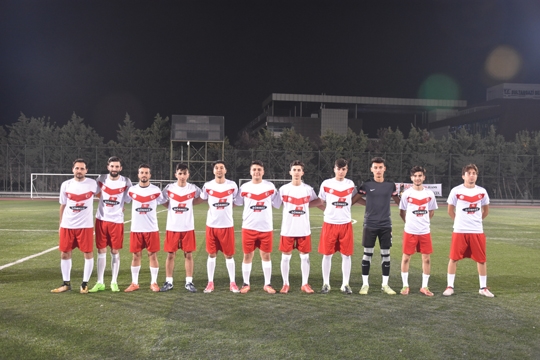 Sivas Kongresinin 100.Yılına ithafen düzenlenen futbol turnuvası Sultangazi Sivas Gençlik Platformu ve  (MADEF) Malatya Dernekler Federasyonu arasında oynanan Cumhuriyet Kupası maçı Cebeci Spor Kompleksinde gerçekleşti.