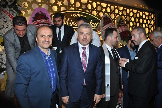 Günaydın Grup Yönetim Kurulu Başkanı Mustafa - Sultan Günaydın çiftinin kızları Dilara, Süleyman- Ayşe Emanet’in oğulları Ahmet, Mira Palas’ta düzenlenen görkemli düğün töreniyle dünya evine girdi.