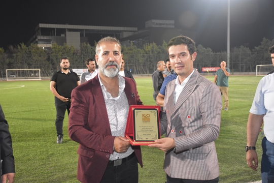Sivas Kongresinin 100.Yılına ithafen düzenlenen futbol turnuvası Sultangazi Sivas Gençlik Platformu ve  (MADEF) Malatya Dernekler Federasyonu arasında oynanan Cumhuriyet Kupası maçı Cebeci Spor Kompleksinde gerçekleşti.