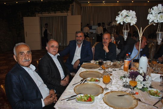 Günaydın Grup Yönetim Kurulu Başkanı Mustafa - Sultan Günaydın çiftinin kızları Dilara, Süleyman- Ayşe Emanet’in oğulları Ahmet, Mira Palas’ta düzenlenen görkemli düğün töreniyle dünya evine girdi.