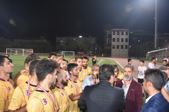 Sivas Kongresinin 100.Yılına ithafen düzenlenen futbol turnuvası Sultangazi Sivas Gençlik Platformu ve  (MADEF) Malatya Dernekler Federasyonu arasında oynanan Cumhuriyet Kupası maçı Cebeci Spor Kompleksinde gerçekleşti.