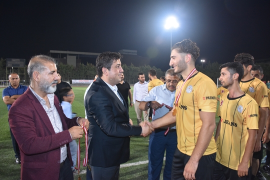 Sivas Kongresinin 100.Yılına ithafen düzenlenen futbol turnuvası Sultangazi Sivas Gençlik Platformu ve  (MADEF) Malatya Dernekler Federasyonu arasında oynanan Cumhuriyet Kupası maçı Cebeci Spor Kompleksinde gerçekleşti.