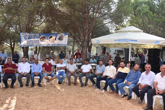 Sultangazi Durağanlılar Derneği piknik havasında keşkek ve güreş şöleni düzenledi