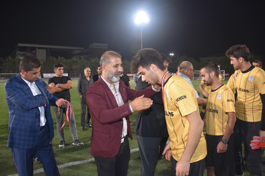 Sivas Kongresinin 100.Yılına ithafen düzenlenen futbol turnuvası Sultangazi Sivas Gençlik Platformu ve  (MADEF) Malatya Dernekler Federasyonu arasında oynanan Cumhuriyet Kupası maçı Cebeci Spor Kompleksinde gerçekleşti.