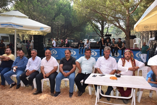 Sultangazi Durağanlılar Derneği piknik havasında keşkek ve güreş şöleni düzenledi