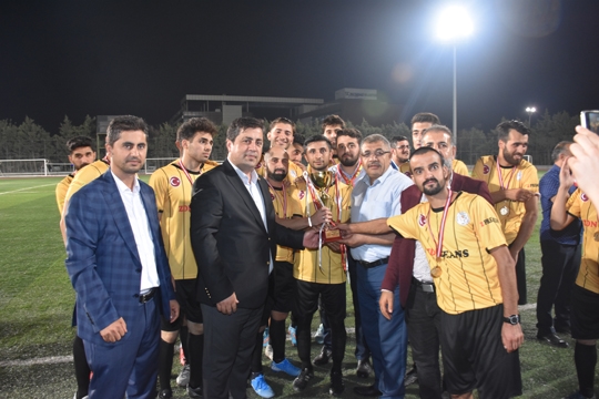 Sivas Kongresinin 100.Yılına ithafen düzenlenen futbol turnuvası Sultangazi Sivas Gençlik Platformu ve  (MADEF) Malatya Dernekler Federasyonu arasında oynanan Cumhuriyet Kupası maçı Cebeci Spor Kompleksinde gerçekleşti.