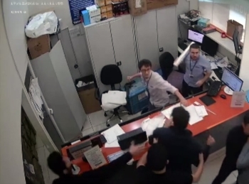 (Özel) Bilgisayarı Tamir Olmayınca Teknomarketi Birbirine Kattı
