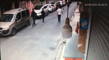 (Özel) Fatih’Te Camdan Bilgisayar Atarak Hırsızlık Kamerada
