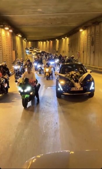 (Özel) İstanbul’Da Patinajlı Ve Makaslı Düğün Konvoyu Terörü Kamerada
