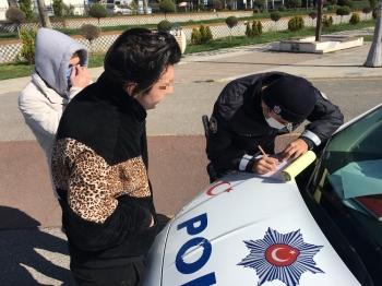 (Özel) Polisin Ceza Kestiği Gençlerden Şaşırtan Savunma: “Yasak Olduğunu Bilmiyordum”
