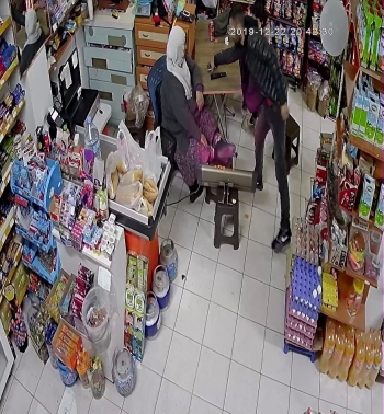 (Özel) Sultangazi’De Göz Göre Göre Hırsızlık Kameralara Yansıdı
