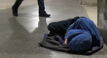 (Özel) Taksim Metrosunda Uyuyan Çocuk Yürekleri Sızlattı
