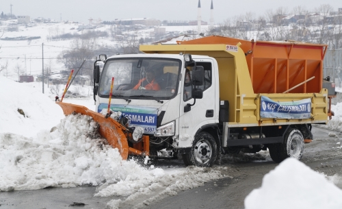 4 BİN 500 CADDE VE SOKAKTA KIŞ ÇALIŞMASI DEVAM EDİYOR