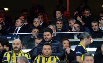 Ahmet Nur Çebi Tribünde
