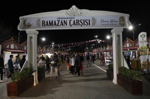 Alibeyköy'deki Ramazan Çarşısına yoğun ilgi