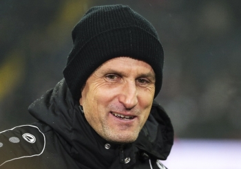 Augsburg Teknik Direktörü Herrlich, Diş Macunundan Dolayı Karantinada
