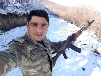 Azerbaycan Şehidinin Kabrinde Galatasaray Bayrağı!
