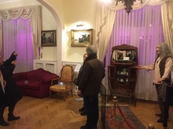 Barış Manço’Nun Ölüm Yıl Dönümünde Moda’Daki Evine Ziyaretçi Akını
