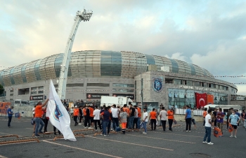 Başakşehirli Taraftarlar Şampiyonluğu Bekliyor
