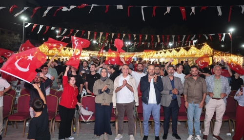 Başkan Dursun, Milli Maç Heyecanını Vatandaşlarla Paylaştı