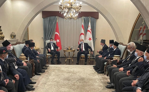 BAŞKAN ÖZTEKİN GAZİLERLE BİRLİKTE, CUMHURBAŞKANI TATAR'I ZİYARET ETTİ