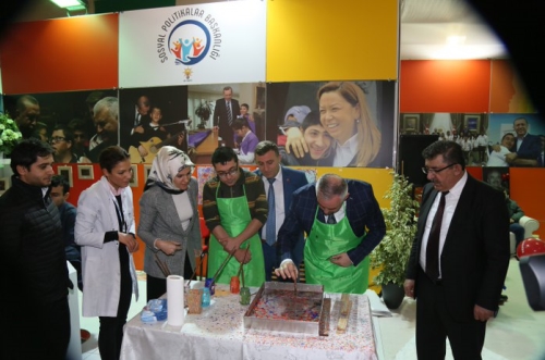 Başkan Remzi Aydın, Engelsiz Yaşam Fuarı’nda ESER’i ziyaret etti