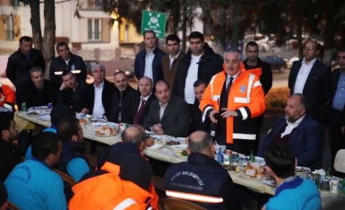Başkan Remzi Aydın, temizlik personeli ile yemekte buluştu