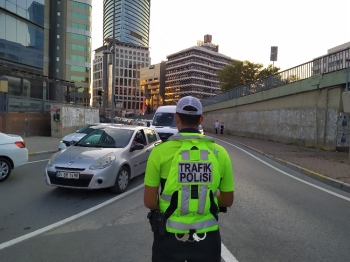 Beşiktaş’Ta Çakarlı Araç Denetimi
