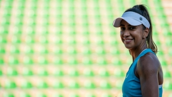 Çağla Ve Pemra Korta Çıkıyor
