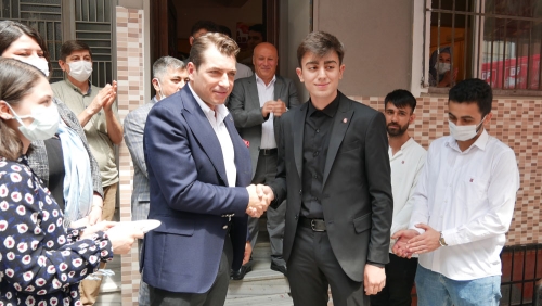 DP, SULTANGAZİ'DE GENÇLERİN GÖZDESİ OLDU...