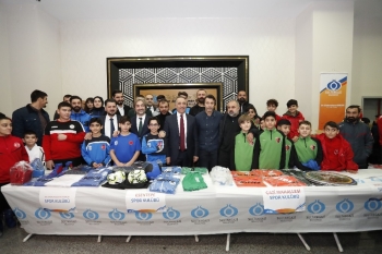 Eski Futbolcu Ve Teknik Direktör Bülent Korkmaz Genç Sporcularla Buluştu
