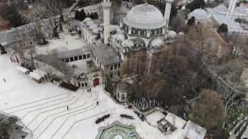 Eyüp Sultan Camii’Nin Avlusu Kuşlara Kaldı
