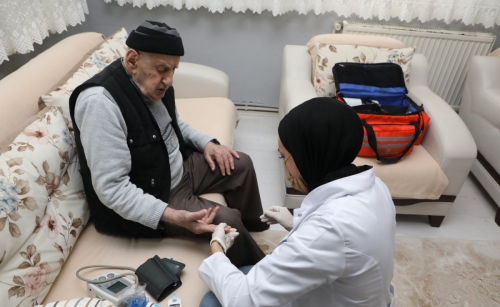 Eyüpsultan'da evde bakım hizmetiyle gönüllere dokunuyoruz