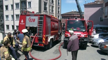 Eyüpsultan’Da Korkutan Yangın: Çok Sayıda Kişi Tahliye Edildi
