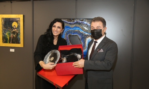 Eyüpsultanlı kadın sanatçıdan “Reçinenin Renklerle Dansı” sergisi