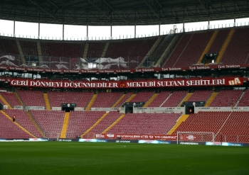 Galatasaray Taraftarlarından Çanakkale Pankartları
