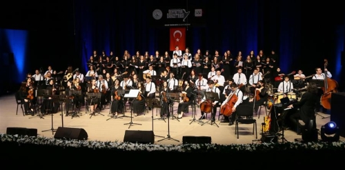 Gaziosmanpaşa Senfoni Orkestrası, İlk Gösterisini ''Daha Adil Bir Dünya'' Sloganıyla Gerçekleştirdi