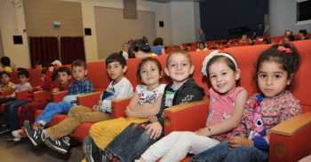 Gaziosmanpaşalı çocuklar atık pilin zararlarını müzikli kukla tiyatrosu ile öğreniyor 